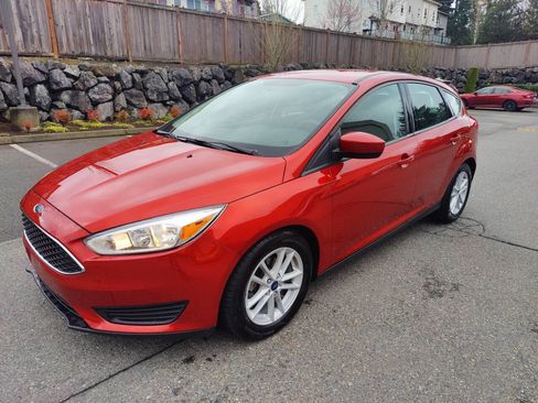 Used 2018 Ford Focus SE image 2