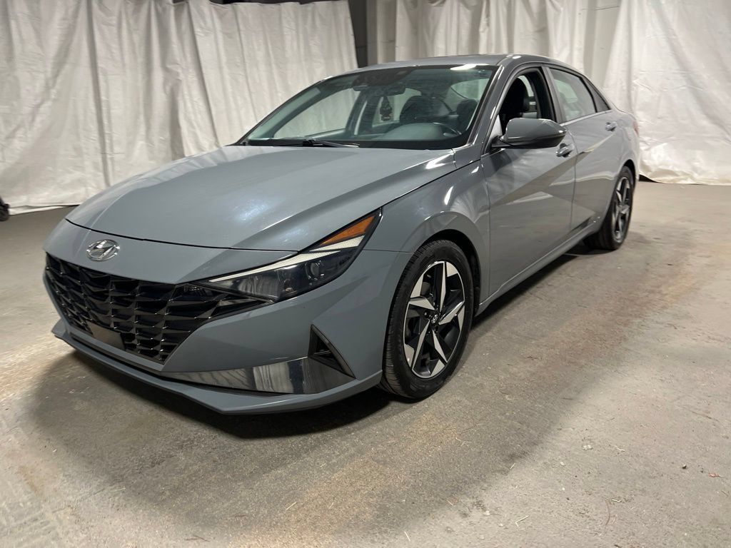 Used 2021 Hyundai Elantra Limited FWD image 3