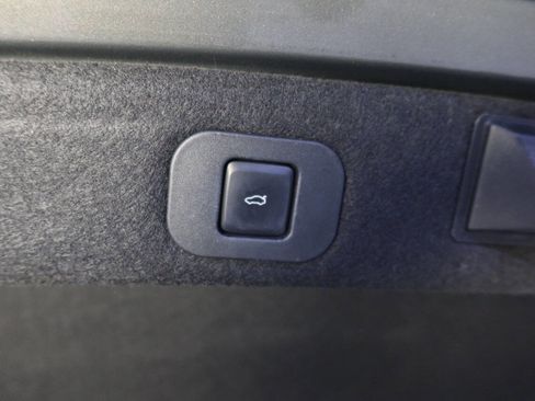 Used 2017 Lincoln Continental Select w/ Technology Package image 29