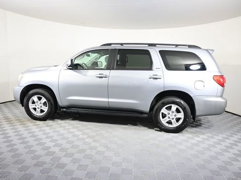 Used 2016 Toyota Sequoia SR5 AWD/4WD image 3