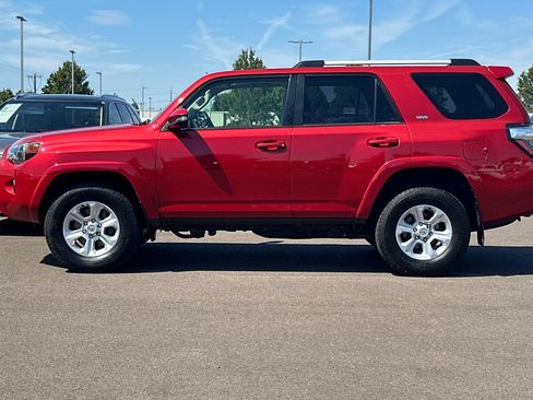 Used 2022 Toyota 4Runner SR5 Premium w/ Moonroof Package AWD/4WD image 7