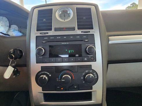 Used 2010 Chrysler 300 Touring image 29