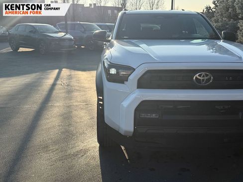 Used 2025 Toyota 4Runner SR5 image 14