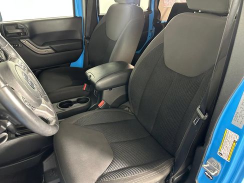 Used 2017 Jeep Wrangler Unlimited Sport AWD/4WD image 19