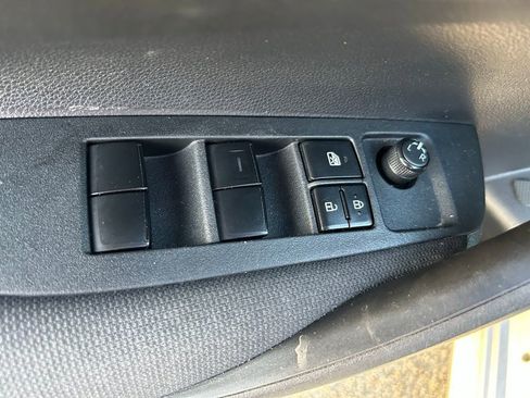 Used 2020 Toyota Corolla LE image 16