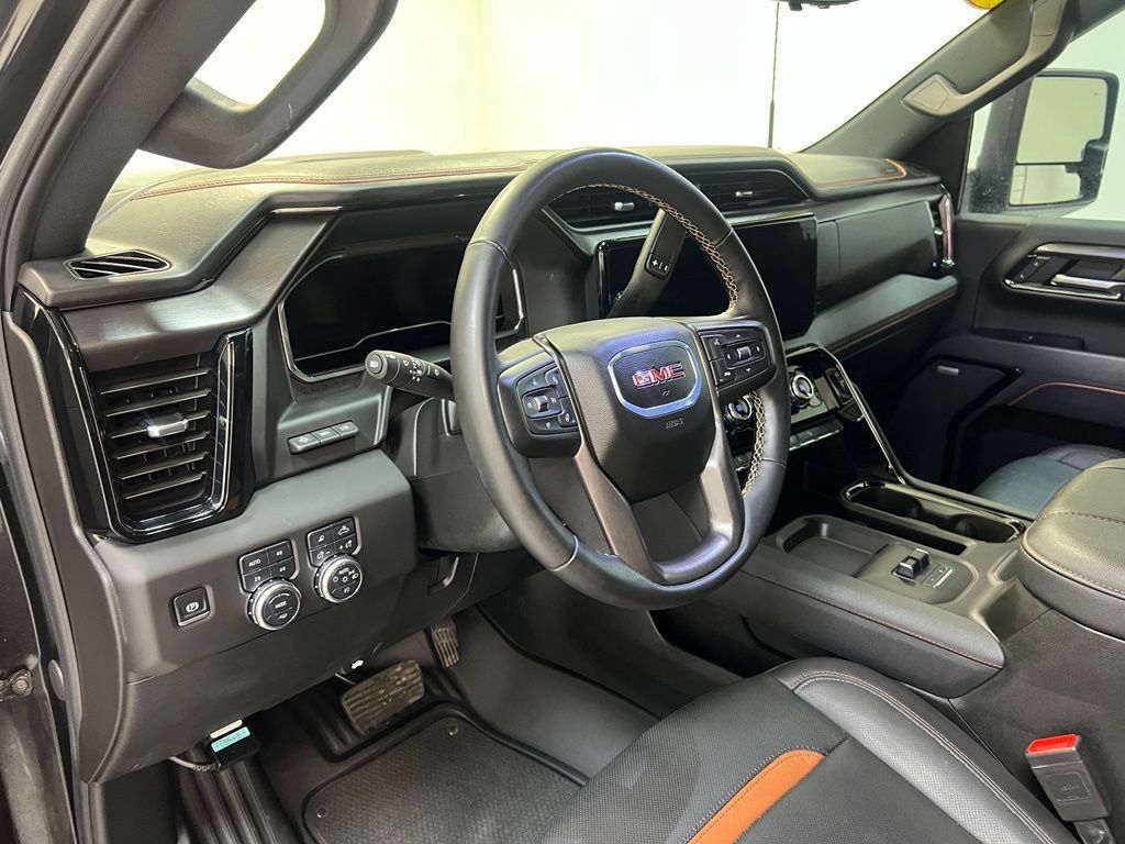 Used 2025 GMC Sierra 2500 AT4 w/ Technology Package AWD/4WD image 17