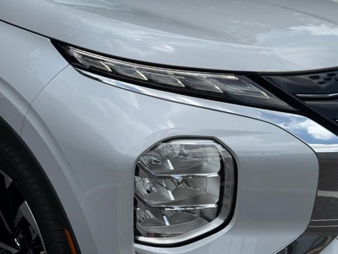 Used 2023 Mitsubishi Outlander SEL FWD image 46