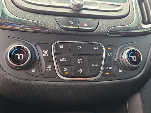 Used 2022 Chevrolet Equinox RS w/ Infotainment Package image 30