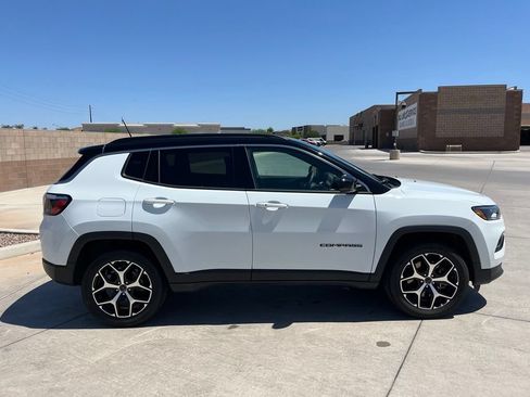 Used 2025 Jeep Compass Limited AWD/4WD image 7