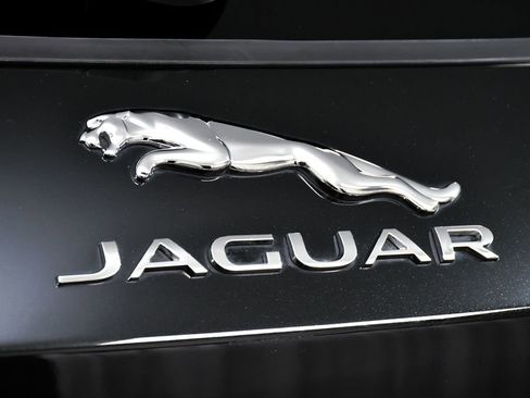 Used 2021 Jaguar F-PACE SVR image 98