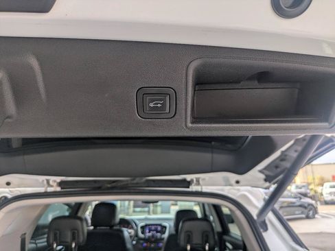 Used 2019 GMC Terrain SLT w/ Preferred Package FWD image 17