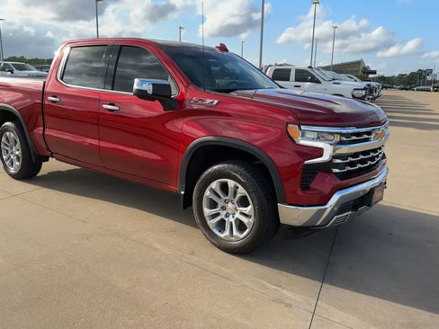 Used 2025 Chevrolet Silverado 1500 LTZ w/ LTZ Premium Package image 3