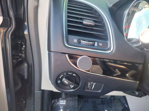 Used 2019 Dodge Grand Caravan SXT image 18