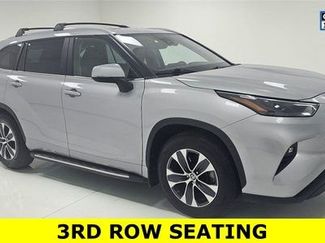 Used 2024 Toyota Highlander XLE video 1