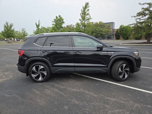 Used 2024 Volkswagen Taos SE w/ Panoramic Sunroof Package AWD/4WD image 27