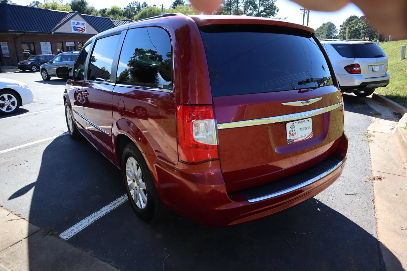 Used 2013 Chrysler Town & Country Touring FWD image 4