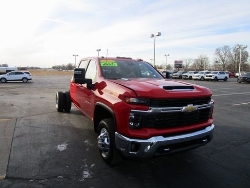 Used 2024 Chevrolet Silverado 3500 LT w/ Convenience Package image 7
