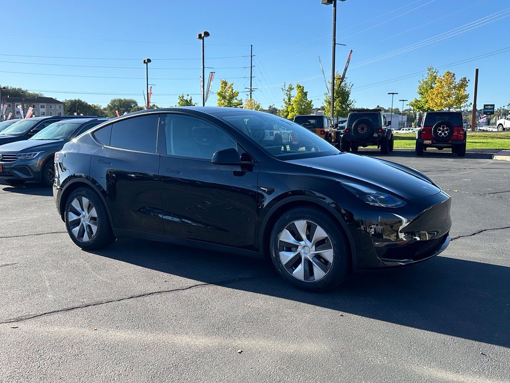 Used 2023 Tesla Model Y Long Range AWD/4WD image 3