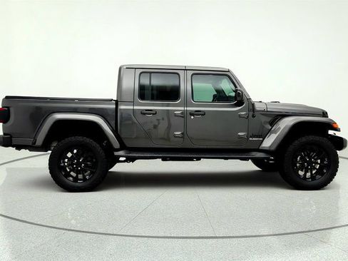 Used 2021 Jeep Gladiator Overland AWD/4WD image 4