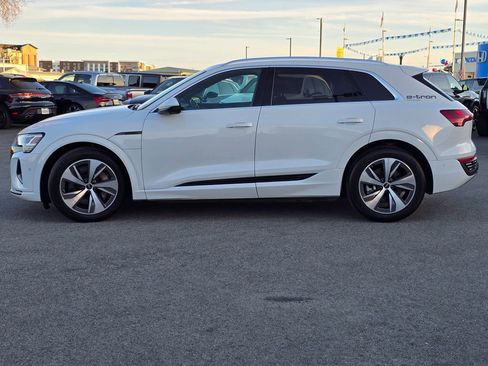Used 2024 Audi Q8 e-tron Premium Plus image 34
