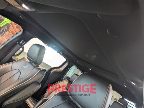 Used 2025 Chrysler Pacifica Limited FWD image 29