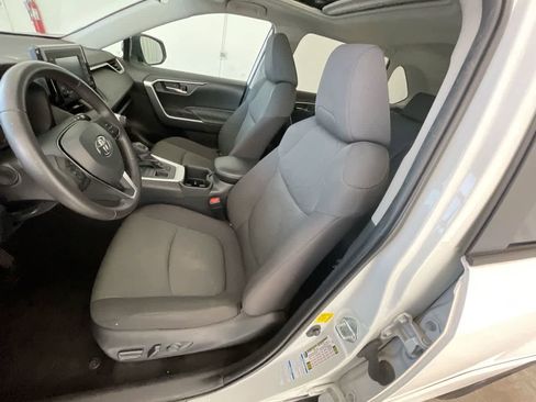 Certified 2022 Toyota RAV4 XLE w/ Convenience Package AWD/4WD image 11