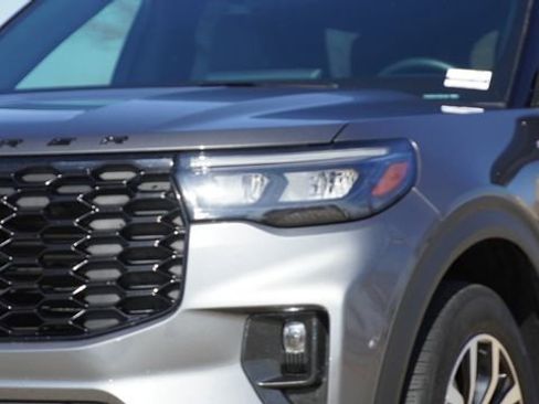 Used 2025 Ford Explorer ST-Line image 4