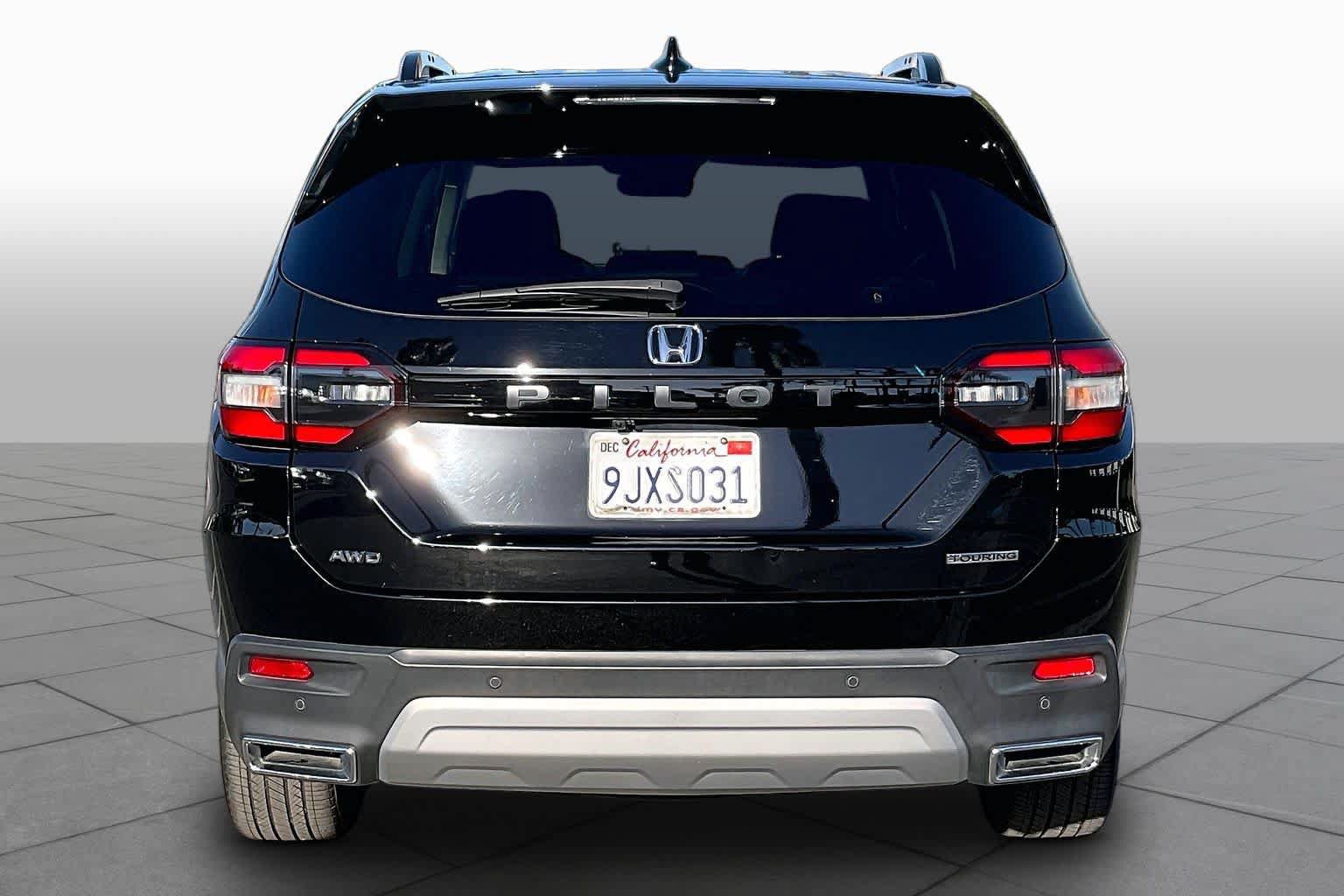Used 2024 Honda Pilot Touring image 4