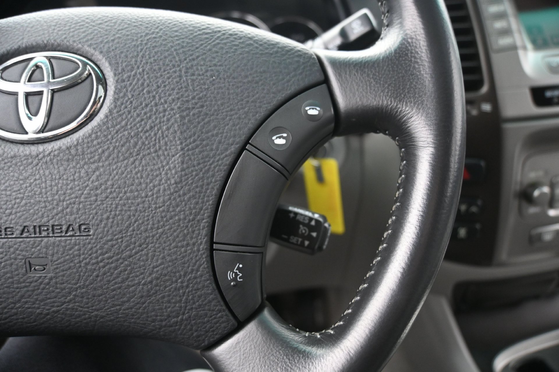 Used 2005 Toyota Land Cruiser AWD/4WD image 24
