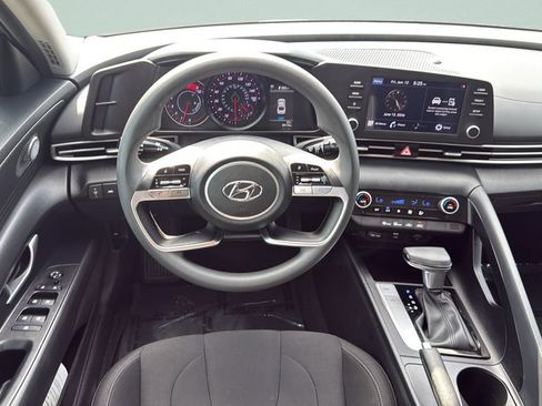Used 2022 Hyundai Elantra SEL FWD image 12