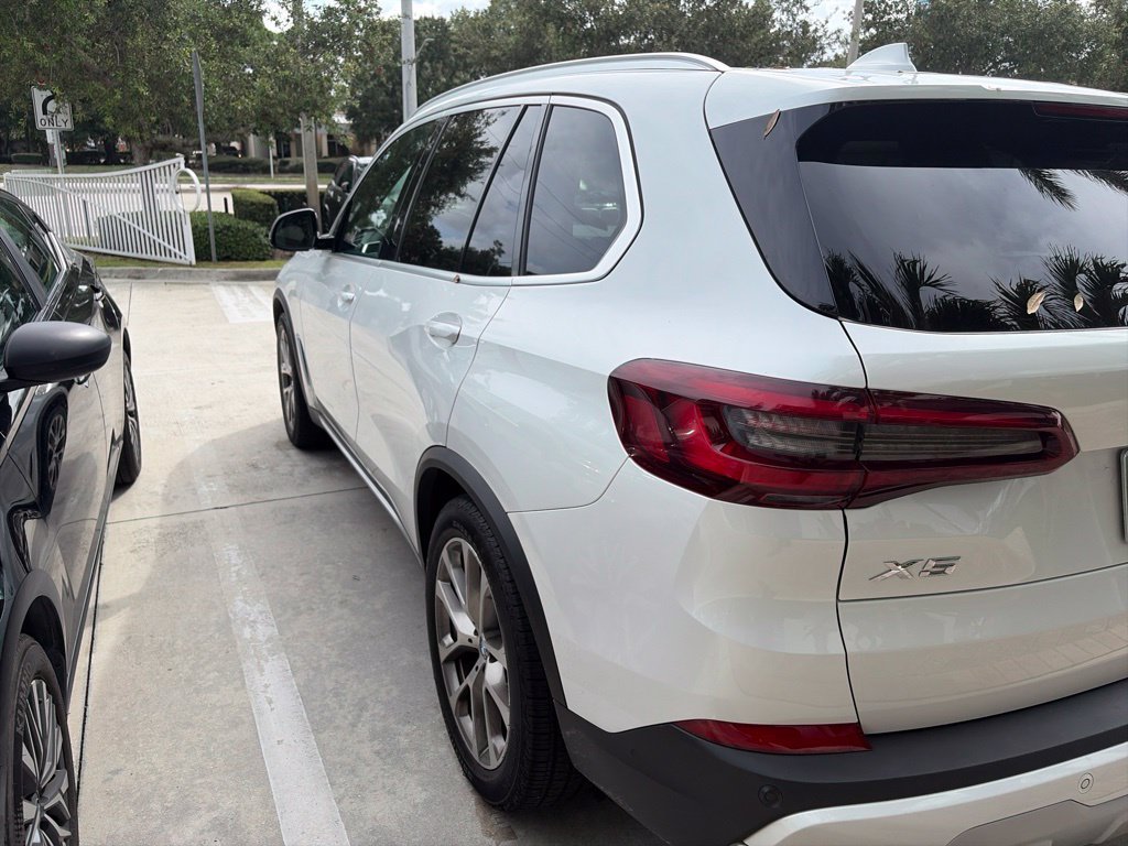 Used 2021 BMW X5 xDrive40i w/ Premium Package 3 AWD/4WD image 9