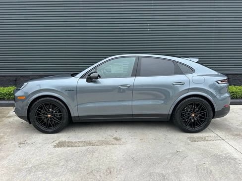 Used 2026 Porsche Cayenne S AWD/4WD image 2