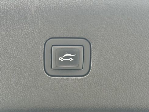 Used 2018 Buick Enclave Premium w/ Experience Buick Package image 9