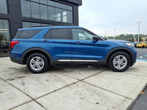 Used 2022 Ford Explorer XLT image 8
