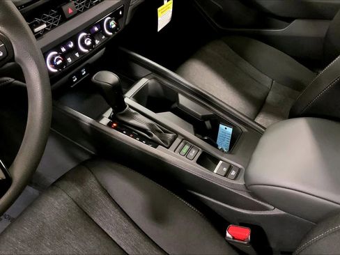 Used 2025 Honda Accord SE image 17