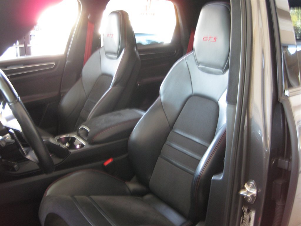 Used 2023 Porsche Cayenne GTS w/ Assistance Package AWD/4WD image 22