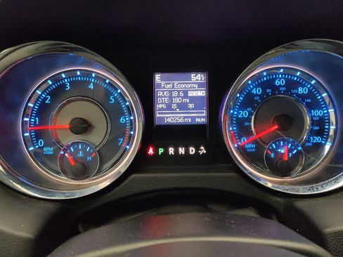 Used 2015 Chrysler Town & Country Touring FWD image 23