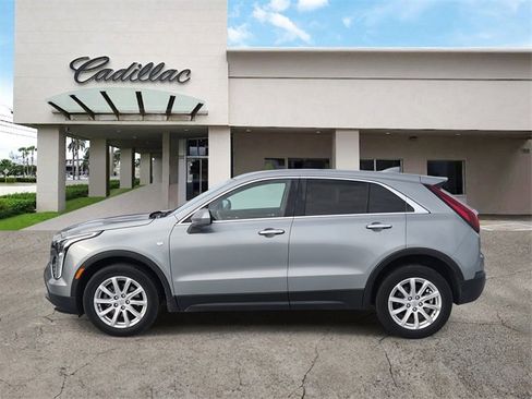 Certified 2023 Cadillac XT4 Luxury image 2