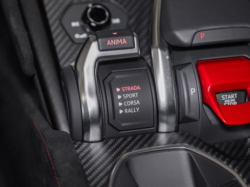 Used 2024 Lamborghini Urus Performante AWD/4WD image 43