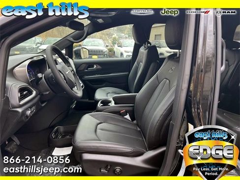 New 2026 Chrysler Pacifica Select w/ S Appearance Package image 6