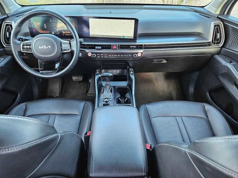 Used 2024 Kia Sorento S image 17