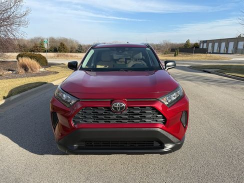 Used 2019 Toyota RAV4 LE image 3