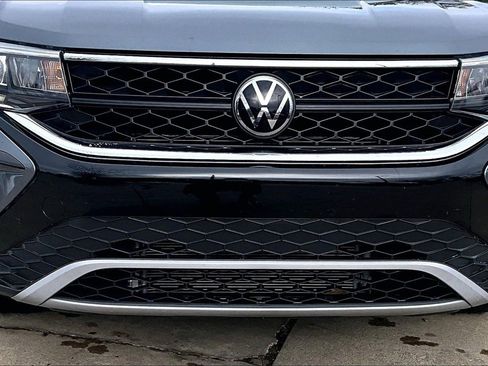 Used 2024 Volkswagen Taos SE image 28