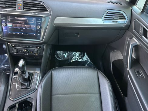 Used 2020 Volkswagen Tiguan SE w/ Panoramic Sunroof Package FWD image 33