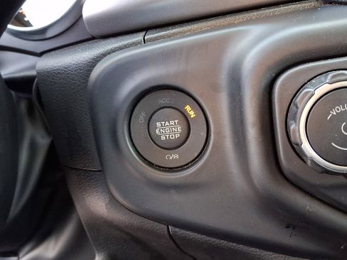 Used 2023 Jeep Gladiator Sport AWD/4WD image 25