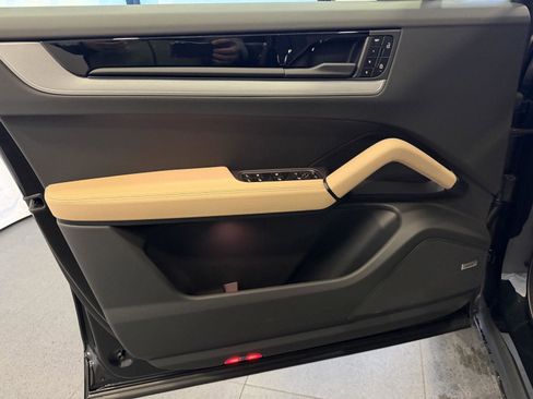 New 2026 Porsche Cayenne image 15