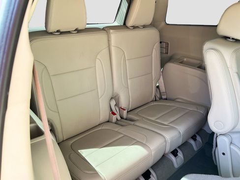 Used 2023 GMC Acadia Denali w/ Denali Technology Package FWD image 27