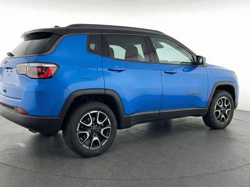 Used 2025 Jeep Compass Trailhawk image 9