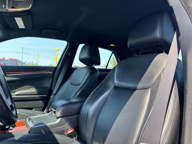 Used 2014 Chrysler 300 RWD image 8