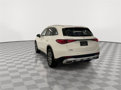 Used 2025 Mercedes-Benz GLC 300 4MATIC image 8